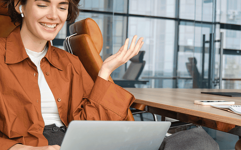 women on laptop
