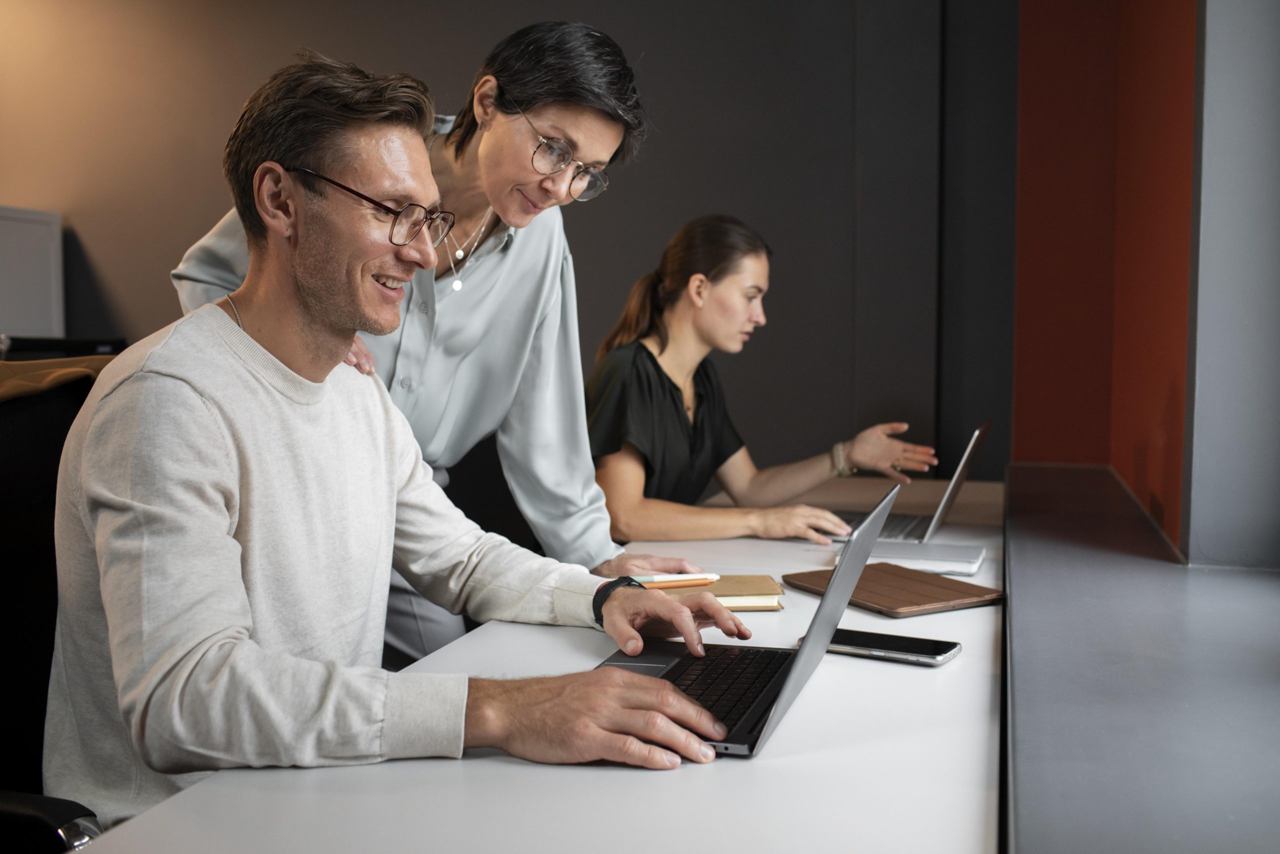 From Onboarding to Upskilling: How Skilling Platforms Transform Your Workforce